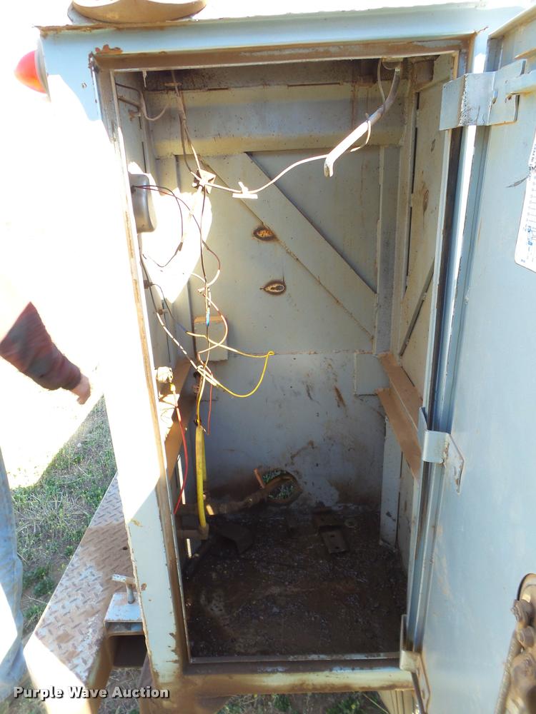 image for item L1563 1987 Kenworth service truck