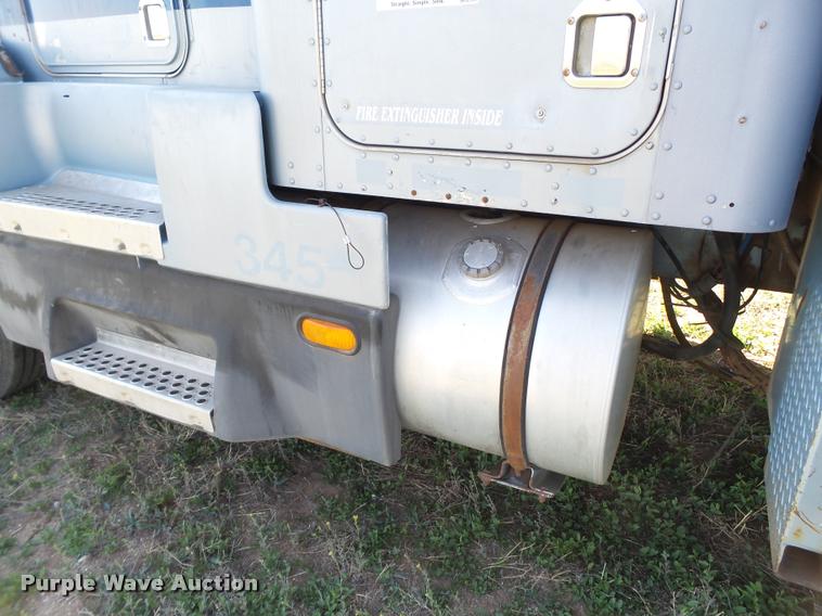 image for item L1563 1987 Kenworth service truck