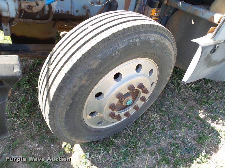 image for item L1563 1987 Kenworth service truck