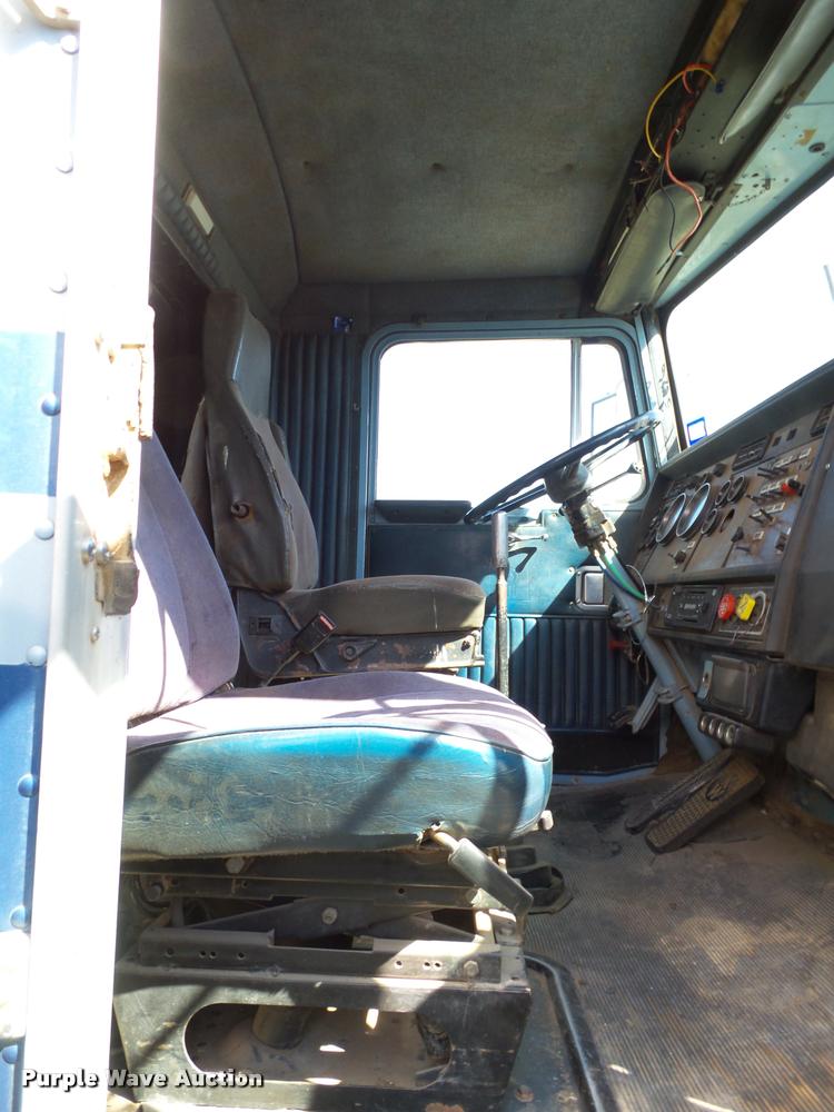 image for item L1563 1987 Kenworth service truck