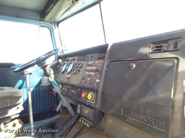 image for item L1563 1987 Kenworth service truck