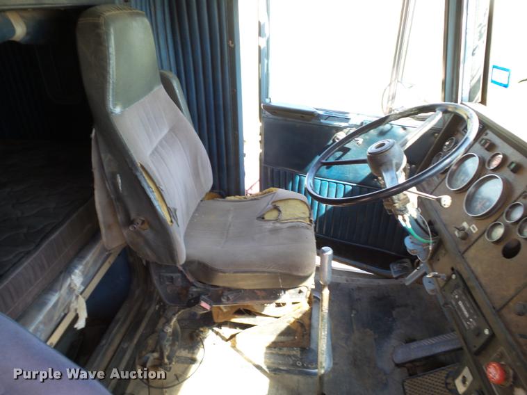 image for item L1563 1987 Kenworth service truck