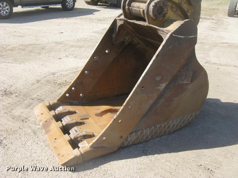 image for item L3982 2005 Caterpillar 322C L excavator