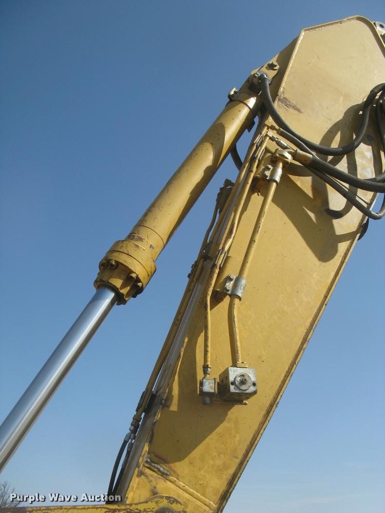 image for item L3982 2005 Caterpillar 322C L excavator