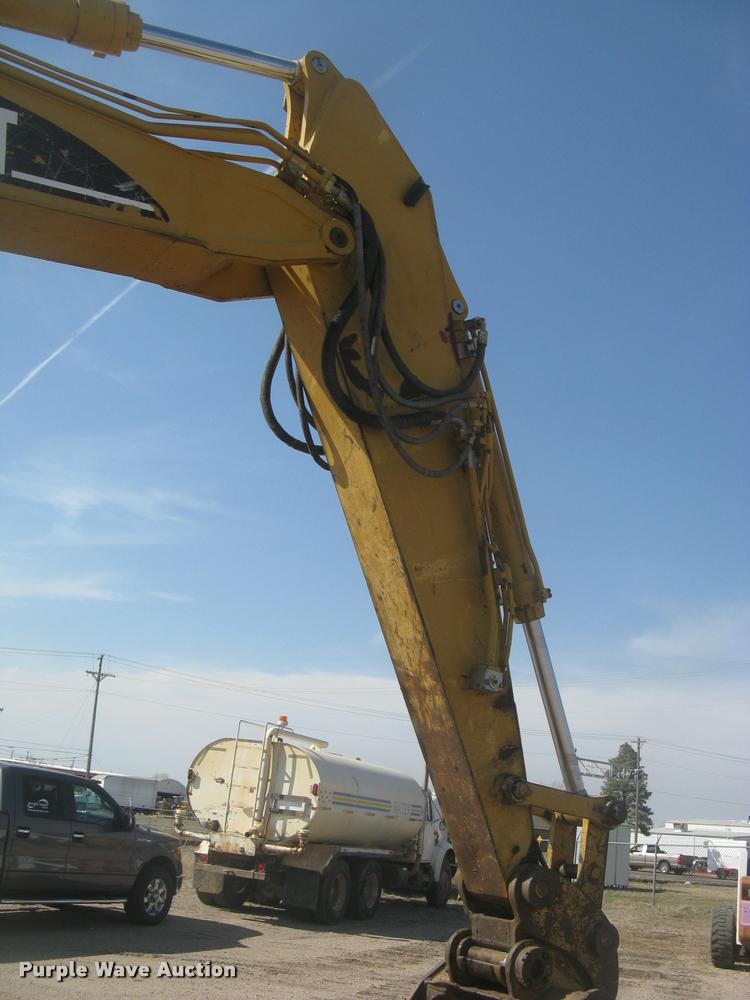 image for item L3982 2005 Caterpillar 322C L excavator