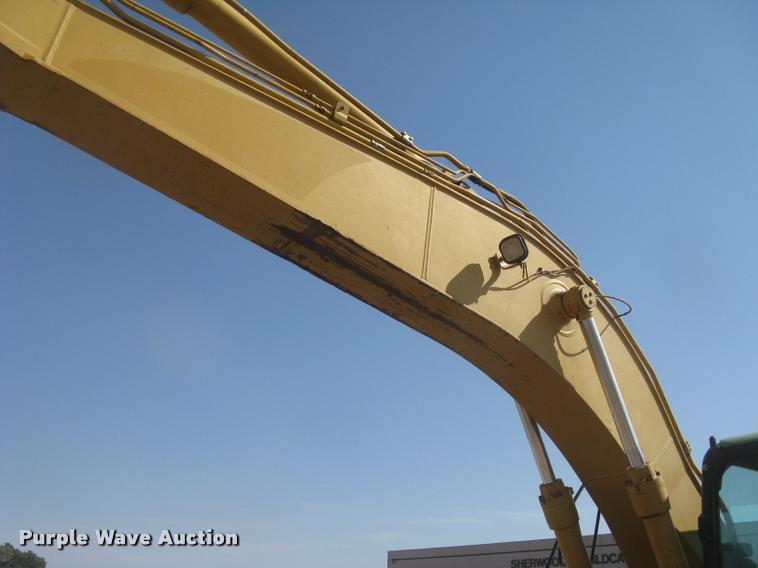 image for item L3982 2005 Caterpillar 322C L excavator