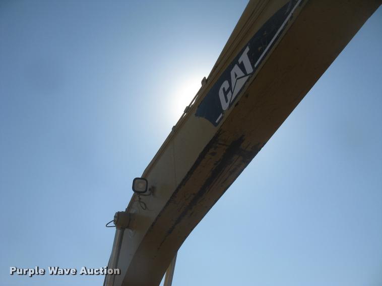 image for item L3982 2005 Caterpillar 322C L excavator