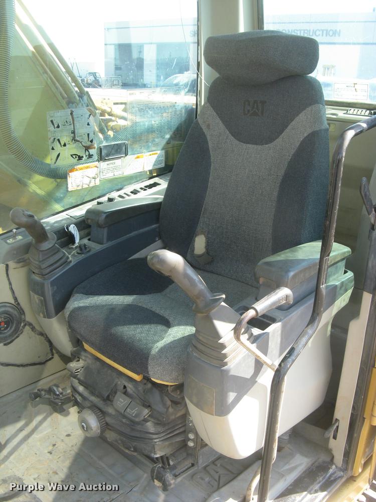 image for item L3982 2005 Caterpillar 322C L excavator