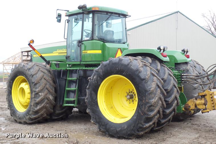 image for item L4658 2004 John Deere 9520 4WD tractor