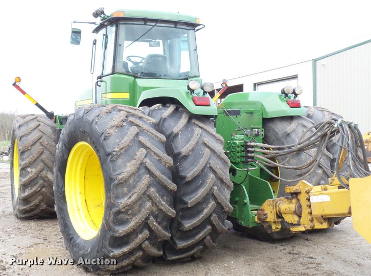 image for item L4658 2004 John Deere 9520 4WD tractor