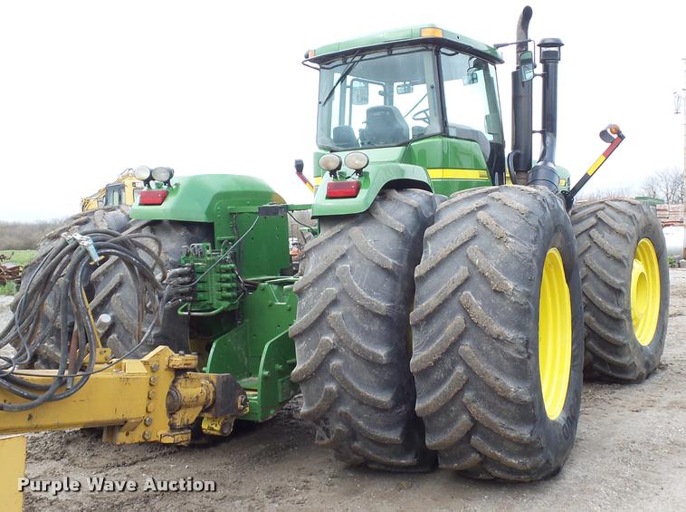 image for item L4658 2004 John Deere 9520 4WD tractor