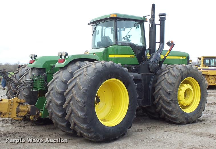 image for item L4658 2004 John Deere 9520 4WD tractor