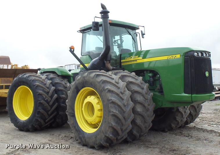 image for item L4658 2004 John Deere 9520 4WD tractor