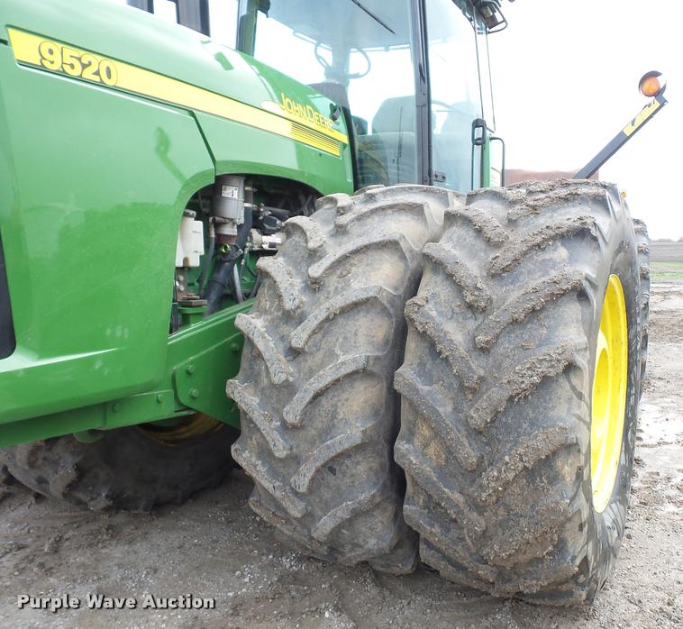 image for item L4658 2004 John Deere 9520 4WD tractor