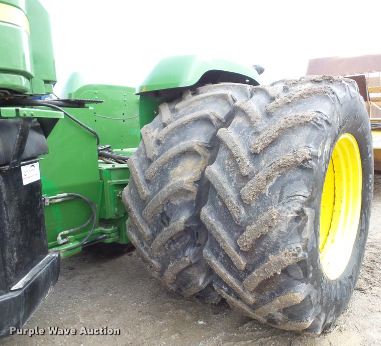 image for item L4658 2004 John Deere 9520 4WD tractor