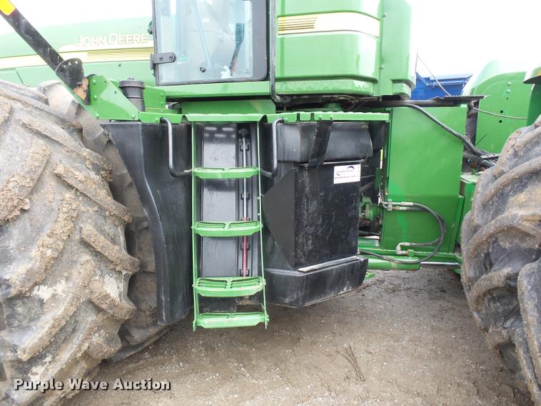 image for item L4658 2004 John Deere 9520 4WD tractor