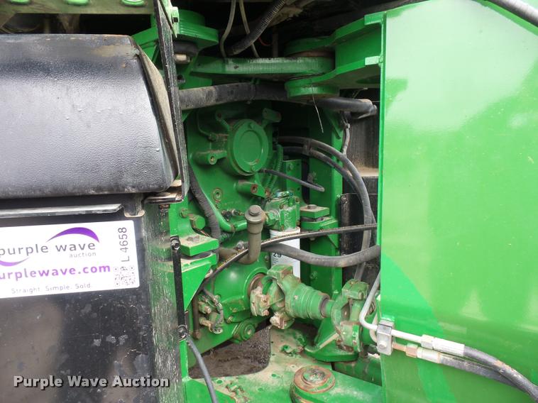 image for item L4658 2004 John Deere 9520 4WD tractor