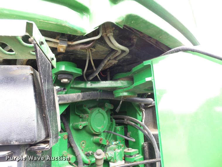 image for item L4658 2004 John Deere 9520 4WD tractor