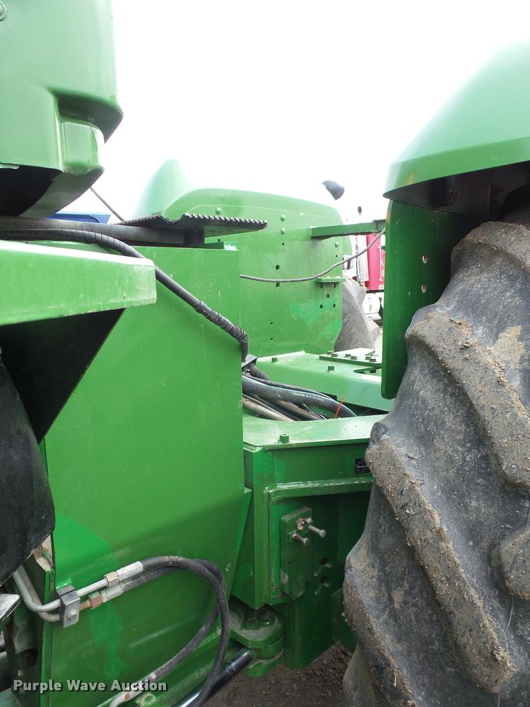 image for item L4658 2004 John Deere 9520 4WD tractor