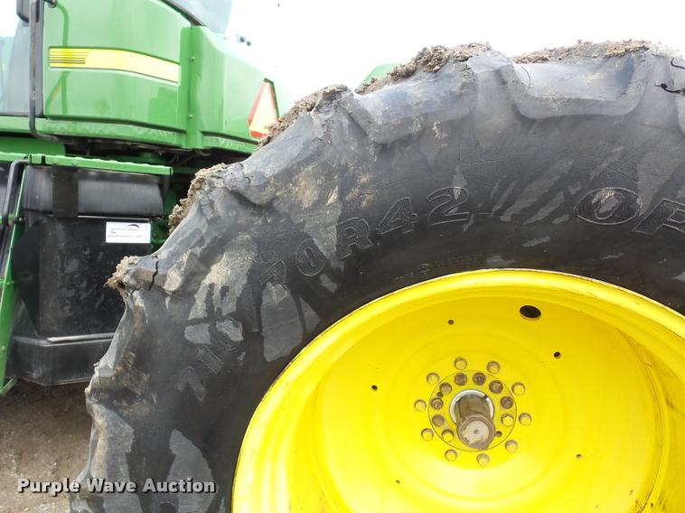 image for item L4658 2004 John Deere 9520 4WD tractor