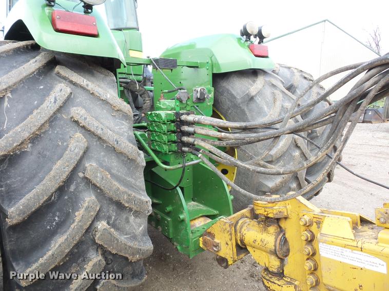 image for item L4658 2004 John Deere 9520 4WD tractor