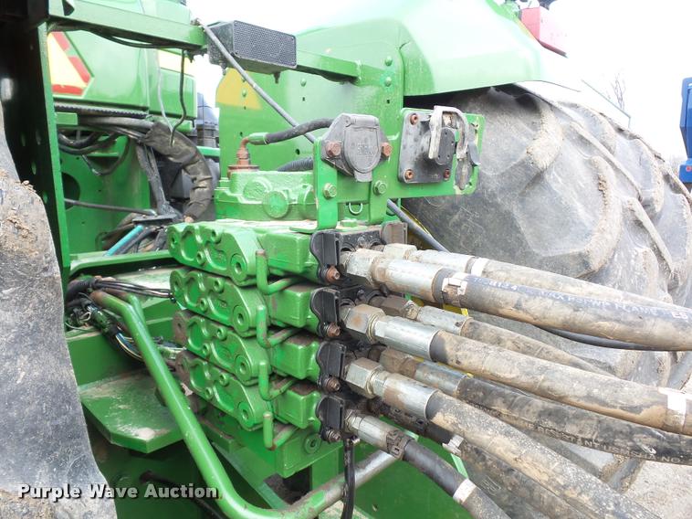 image for item L4658 2004 John Deere 9520 4WD tractor