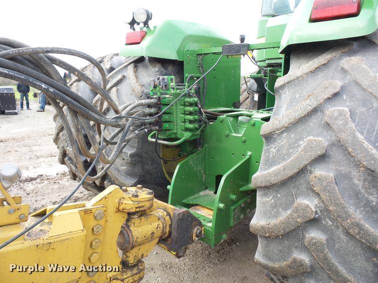 image for item L4658 2004 John Deere 9520 4WD tractor