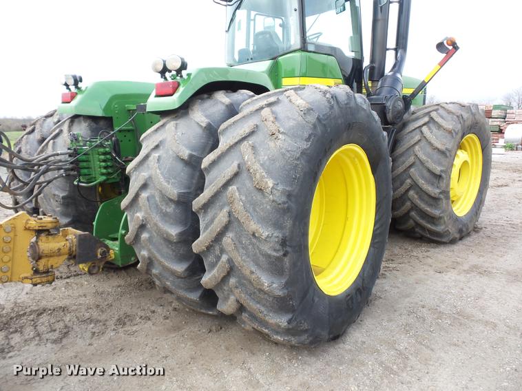 image for item L4658 2004 John Deere 9520 4WD tractor
