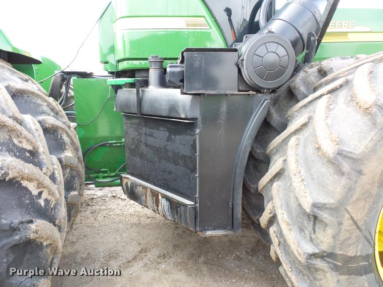 image for item L4658 2004 John Deere 9520 4WD tractor