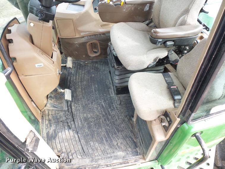 image for item L4658 2004 John Deere 9520 4WD tractor