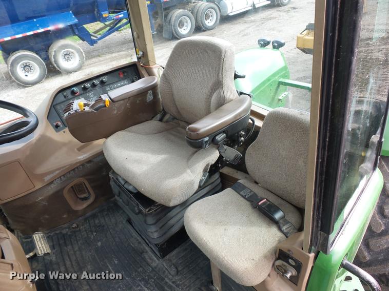 image for item L4658 2004 John Deere 9520 4WD tractor