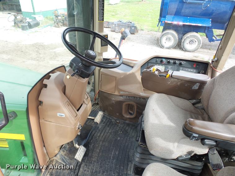 image for item L4658 2004 John Deere 9520 4WD tractor