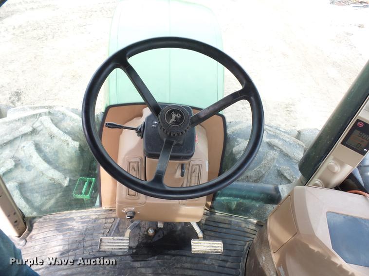 image for item L4658 2004 John Deere 9520 4WD tractor