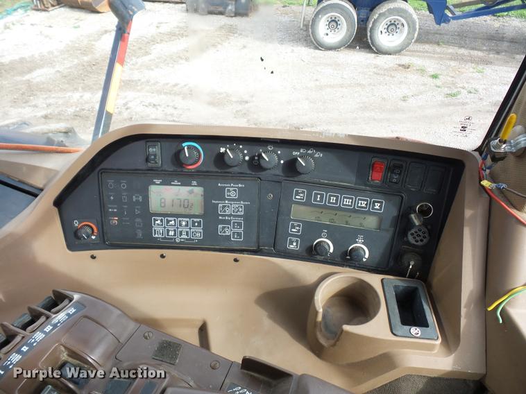 image for item L4658 2004 John Deere 9520 4WD tractor