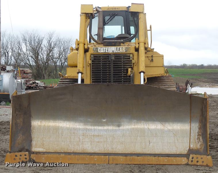 image for item L4659 2005 Caterpillar D6R XW Series II dozer