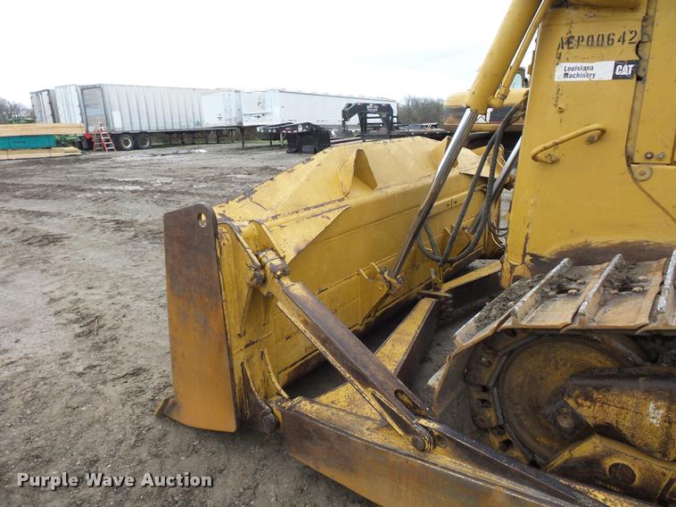image for item L4659 2005 Caterpillar D6R XW Series II dozer
