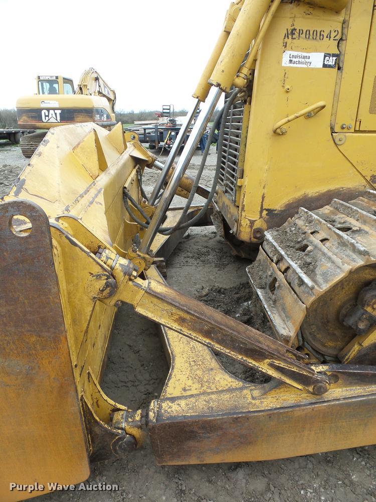 image for item L4659 2005 Caterpillar D6R XW Series II dozer