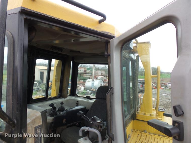 image for item L4659 2005 Caterpillar D6R XW Series II dozer