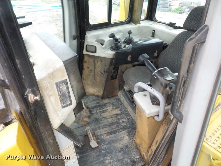 image for item L4659 2005 Caterpillar D6R XW Series II dozer