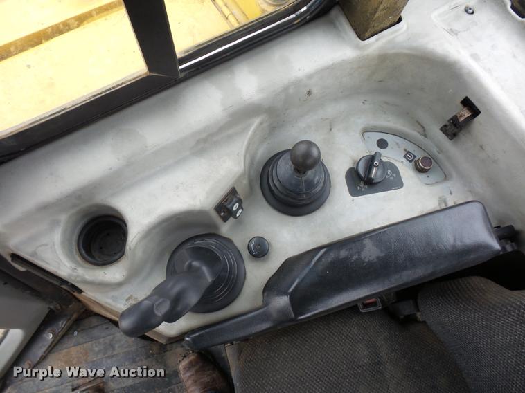 image for item L4659 2005 Caterpillar D6R XW Series II dozer