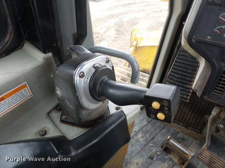 image for item L4659 2005 Caterpillar D6R XW Series II dozer