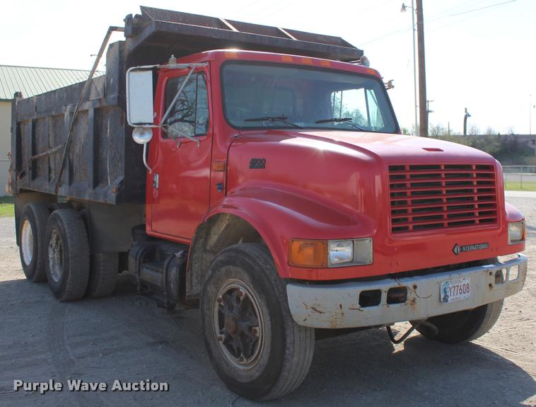 image for item L4961 1996 International 4900 dump truck