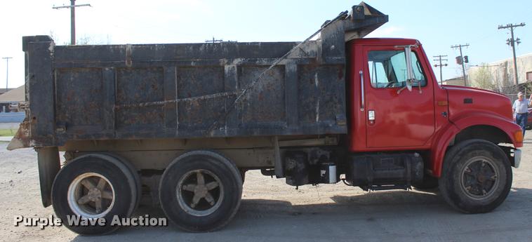 image for item L4961 1996 International 4900 dump truck