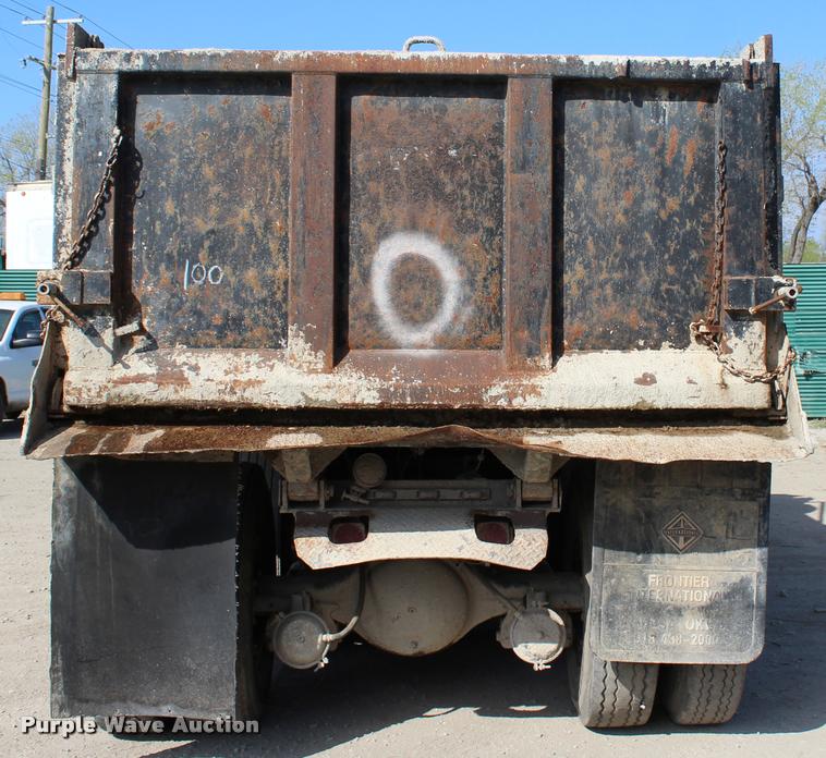 image for item L4961 1996 International 4900 dump truck