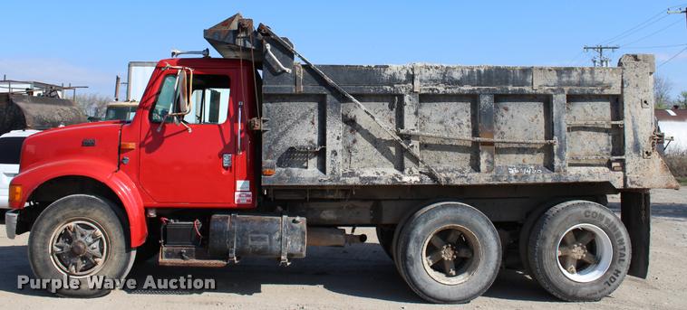 image for item L4961 1996 International 4900 dump truck