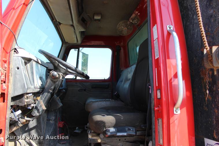 image for item L4961 1996 International 4900 dump truck