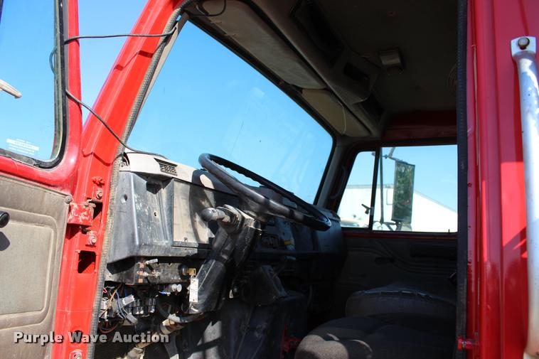 image for item L4961 1996 International 4900 dump truck