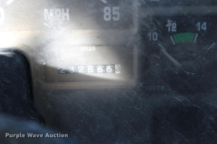 image for item L4961 1996 International 4900 dump truck