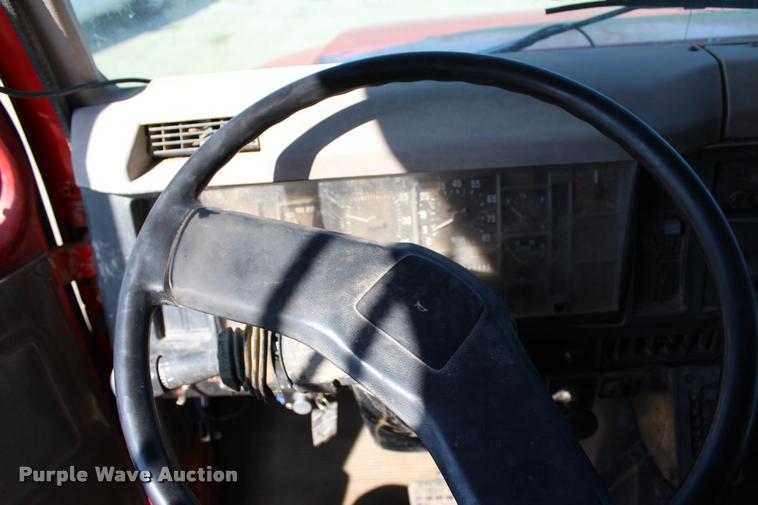 image for item L4961 1996 International 4900 dump truck