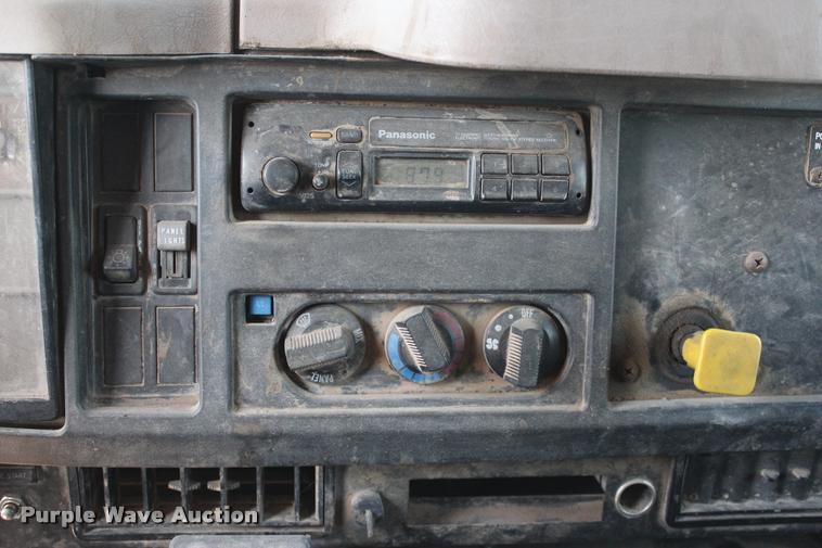 image for item L4961 1996 International 4900 dump truck